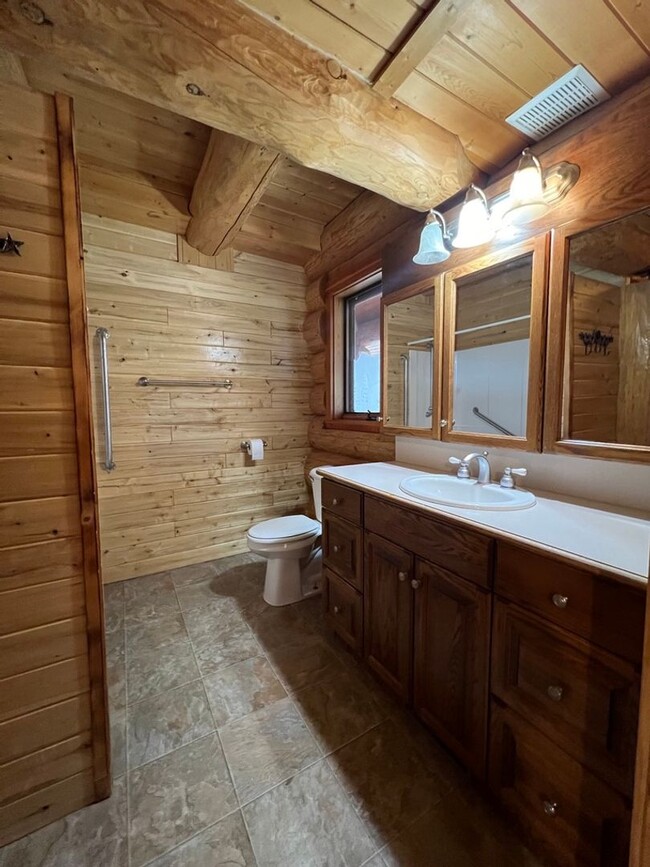 Building Photo - Enchanting Log Home for Lease