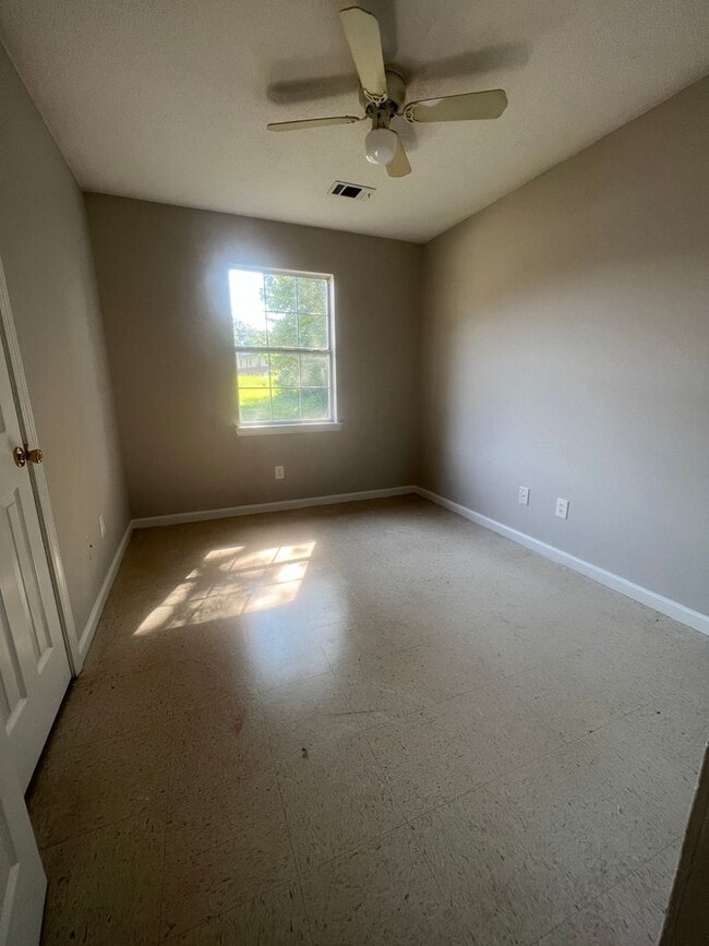 Building Photo - 8135-8135 Carlton Trail NW