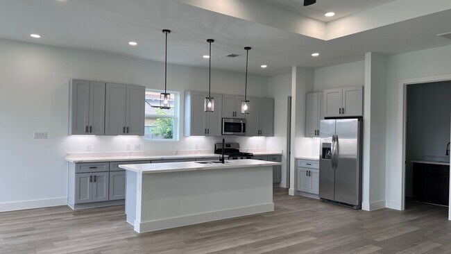 Building Photo - 3810 St Simon Manor Dr