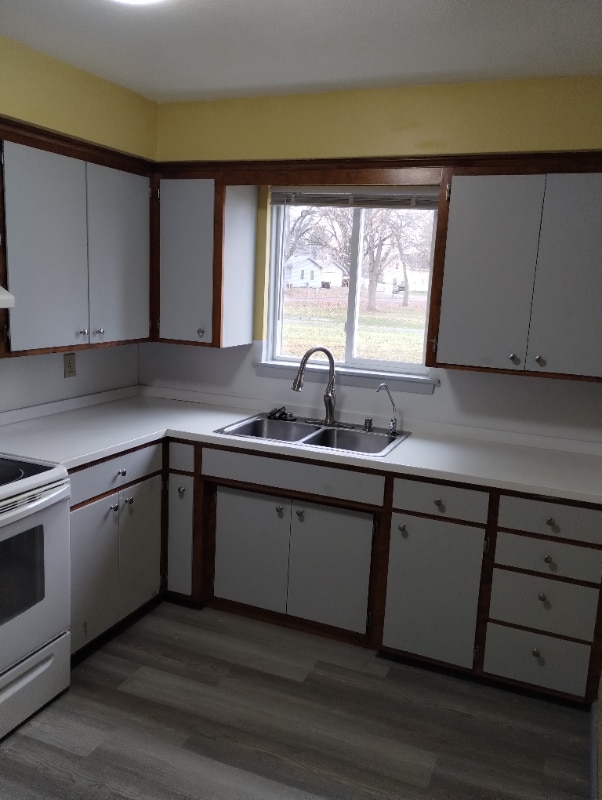 Building Photo - 320 4th St SE