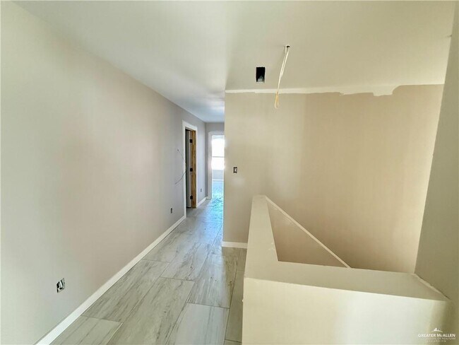 Building Photo - 17 Corales St