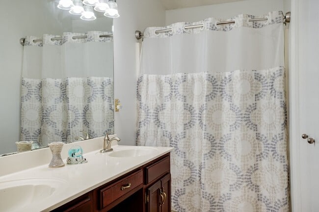 Building Photo - 510 Bridal Way Ct