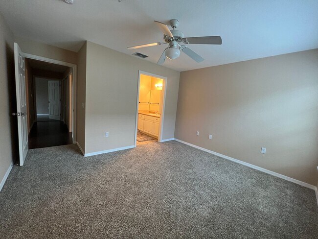 Building Photo - Beautiful 2-bedroom, 2-bath Condo available in sought after Admirals Walk private gated community.