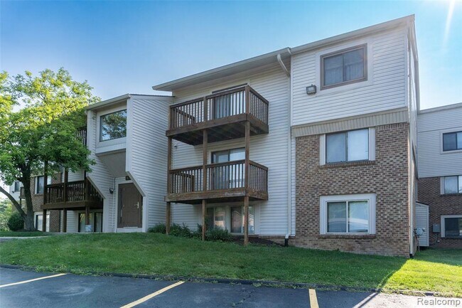 Primary Photo - 30074 W 12 Mile Rd