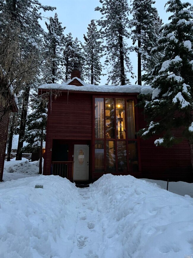 Building Photo - 702 College Dr