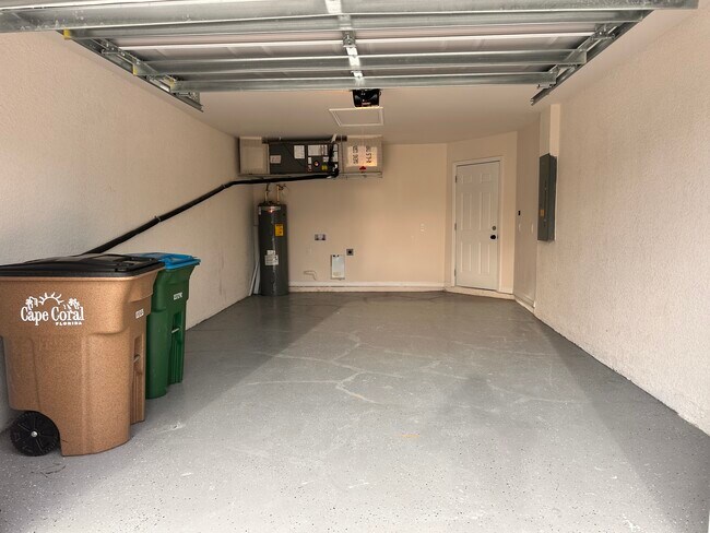 Building Photo - 1020 NE 15th Ln