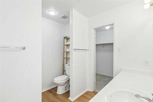 Building Photo - 11208 Midbury Ct