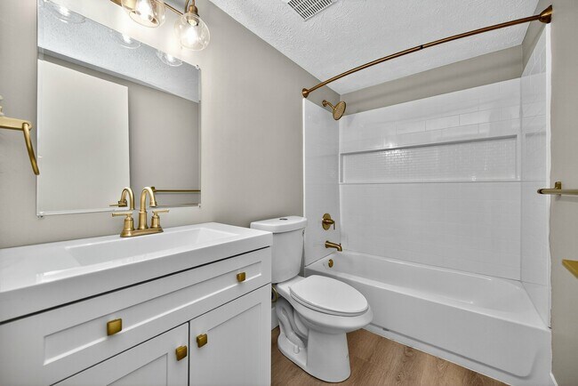 2x1 Renovated Bathroom - Mariemont Woods