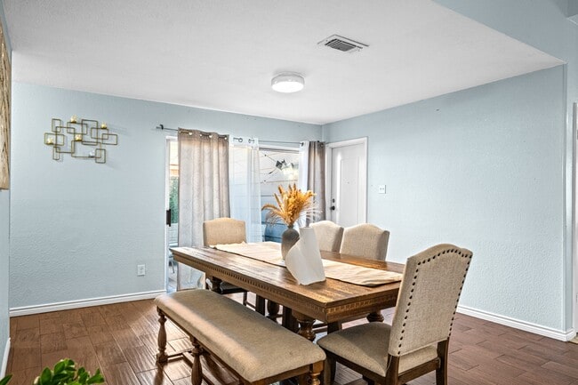 Building Photo - 12727 Ashford Knoll Dr