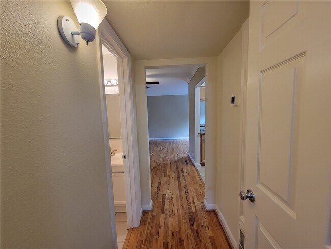 Building Photo - 1530 Heights Blvd