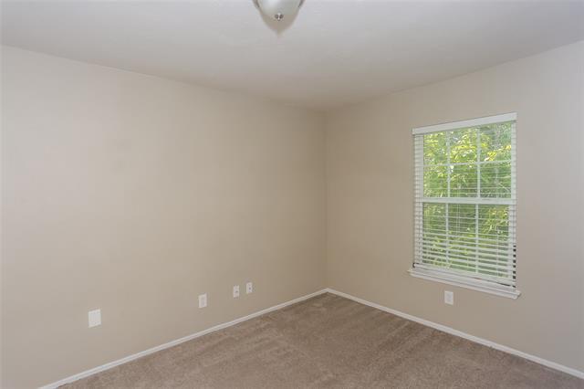 Building Photo - 702 Southridge Ct