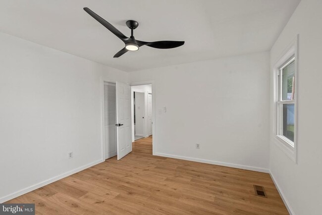 Building Photo - 29 Hinsdale Ln