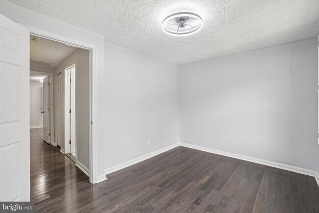 Building Photo - 8474 Sugar Creek Ln