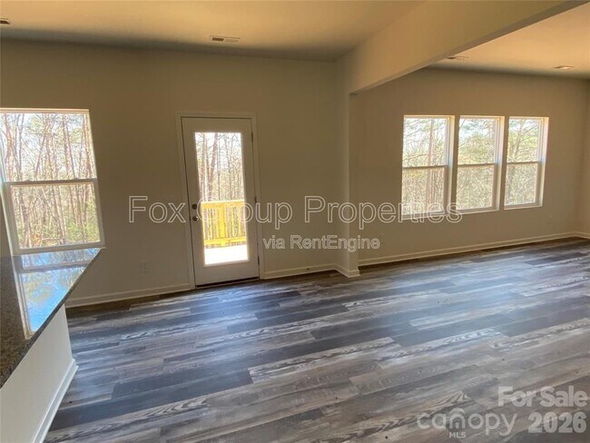 Building Photo - 1662 Nicholas Way
