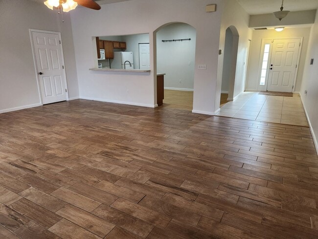 Building Photo - Adorable 3 Bedroom 2.5 Bath home