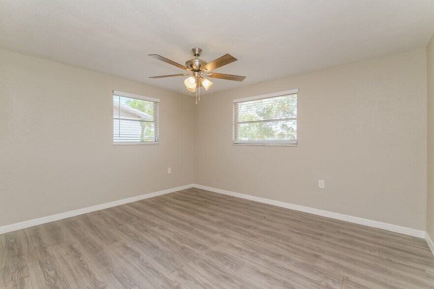 Building Photo - 1327 Dartmouth Dr