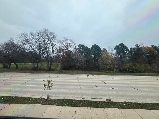 Building Photo - 5219 S Lake Dr