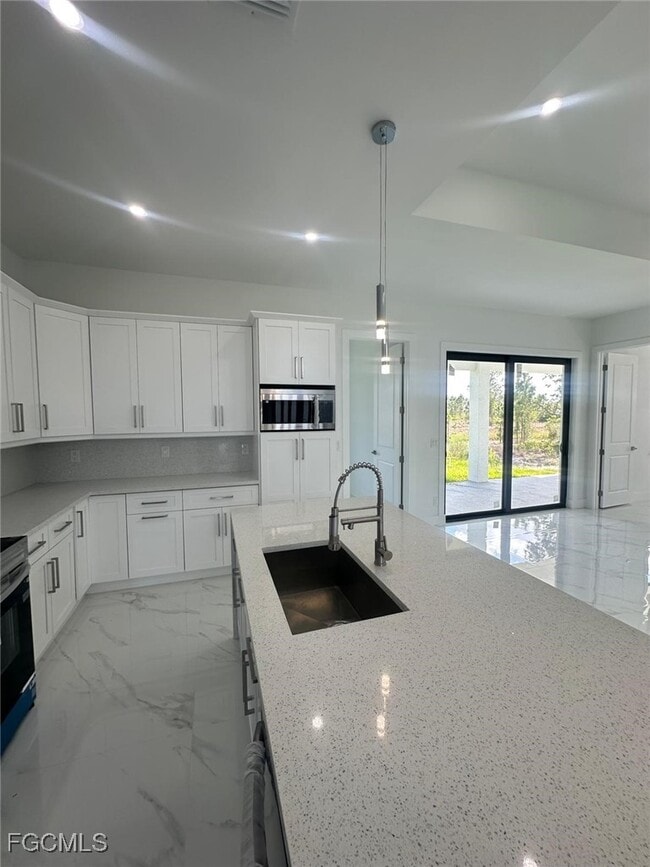 Building Photo - 1022 Candlelight Dr