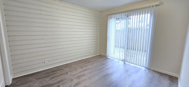 Building Photo - 2871ap