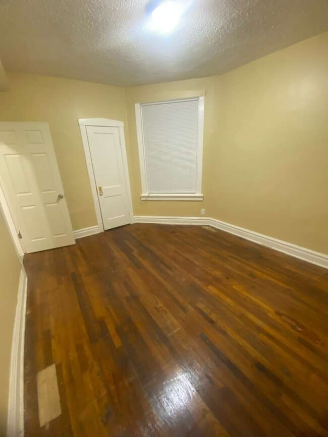 Building Photo - 5952 W Roosevelt Rd