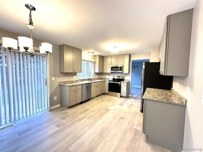 Building Photo - 2609 Huntington Dr