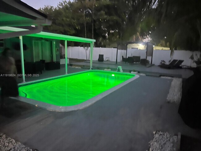 Building Photo - 4420 NW 30th Ct