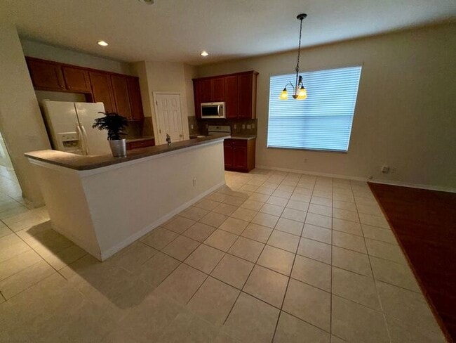 Building Photo - 4 Bedroom 3 bath Vista Lakes Home with a Fenced Backyard!