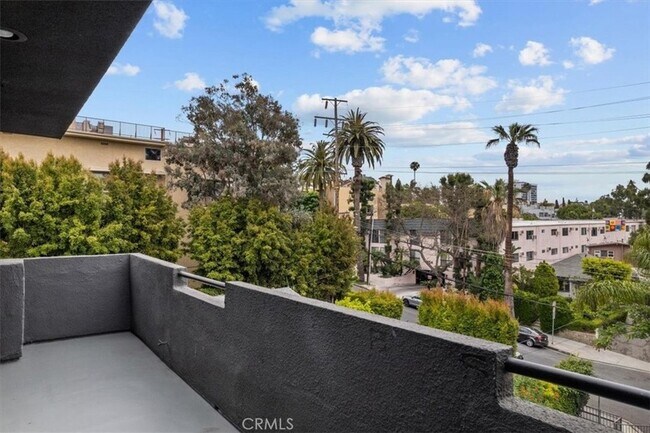 Building Photo - 939 Palm Ave