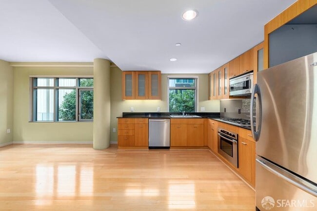 Building Photo - 355 1st St