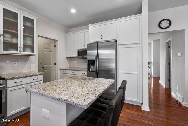 Building Photo - 2 Birch Ct