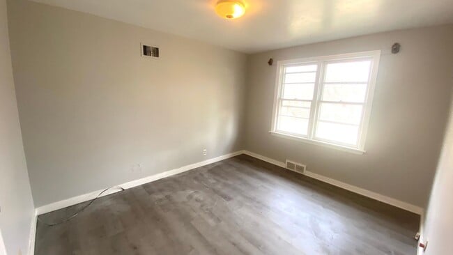 Building Photo - Don't Miss out! New Listing Available Now!...