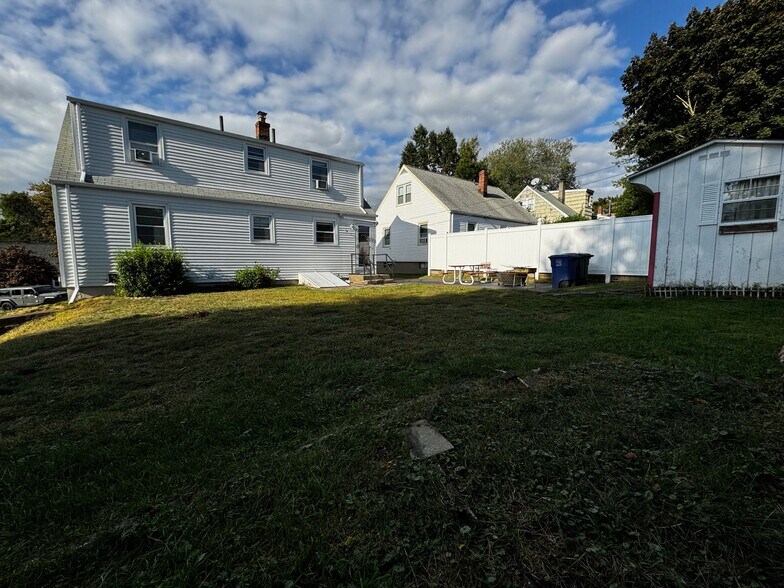 Building Photo - 815 Ruth St
