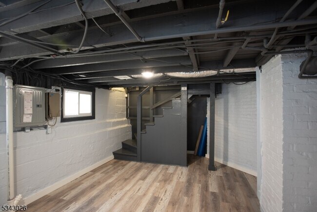 Building Photo - 27 Morse Ave