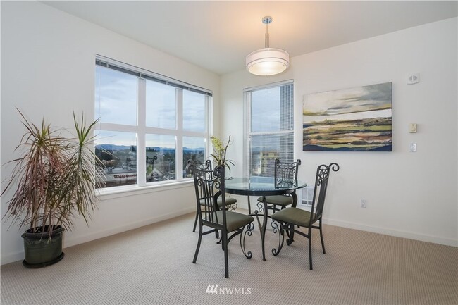 Building Photo - Modern Top-Floor Condo with Stunning Seattle Views