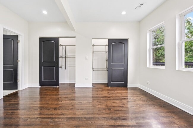 Building Photo - 6547 S Langley Ave