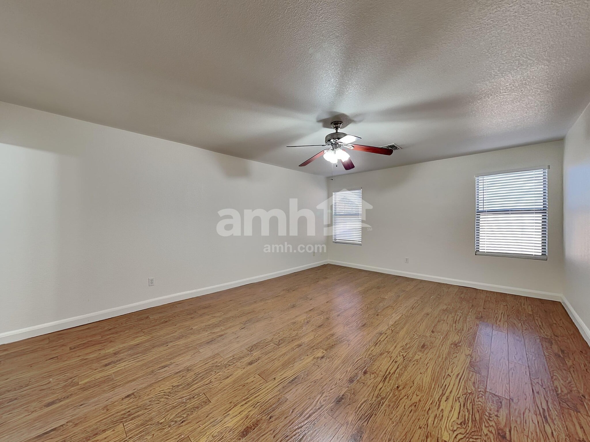 Building Photo - 2444 E Gleneagle Dr