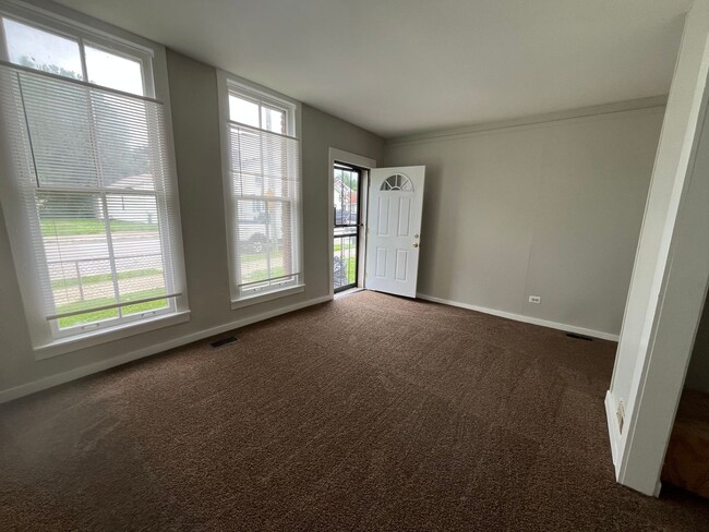 Building Photo - Renovated 3BR house in Portland