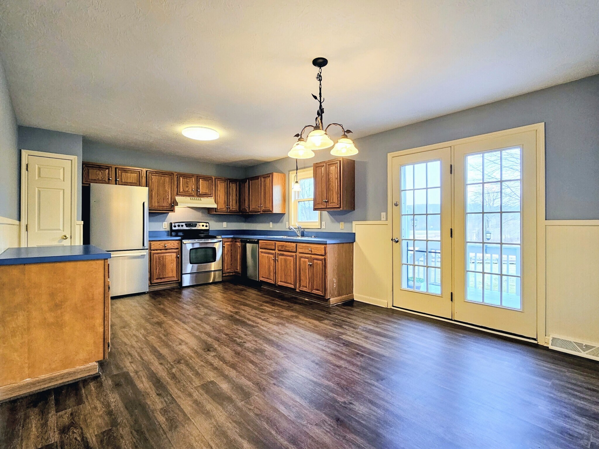 Building Photo - 131 Red Stone Cir