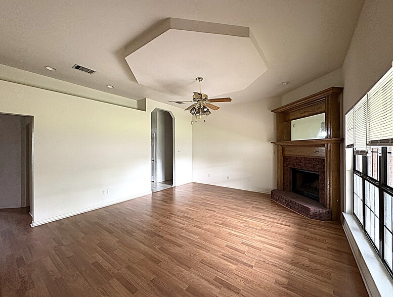 Building Photo - 3912 Bur Oak Dr
