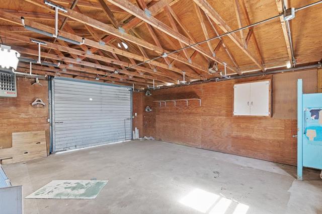 Building Photo - 423 E Morton St