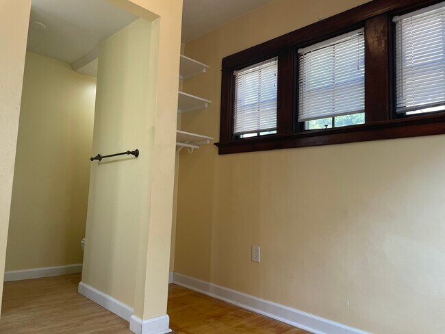 Building Photo - 109 Lathrop St