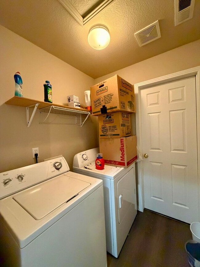 Building Photo - 310 S Rachel Ave