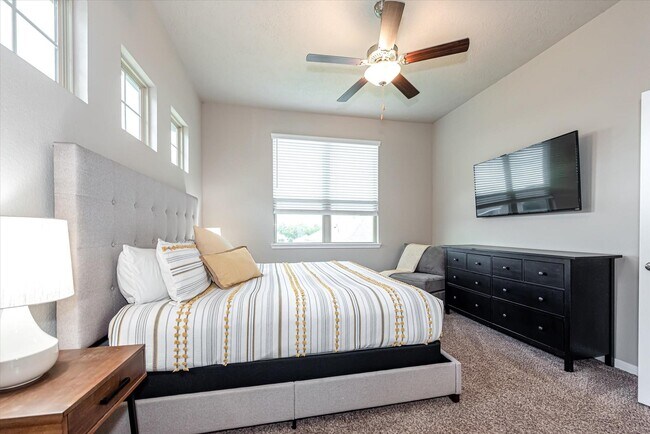 Building Photo - 155 Emery Oak Way