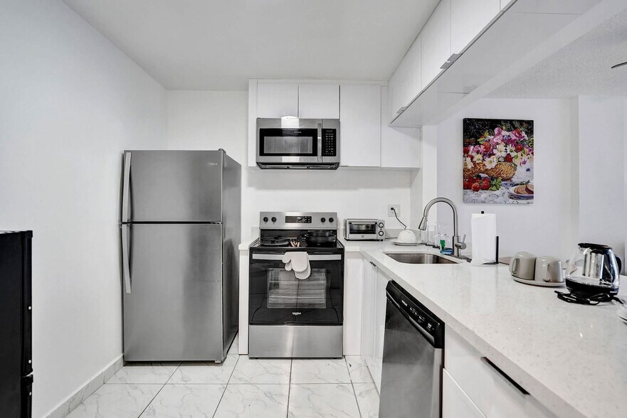 Building Photo - 777 NW 155th Ln