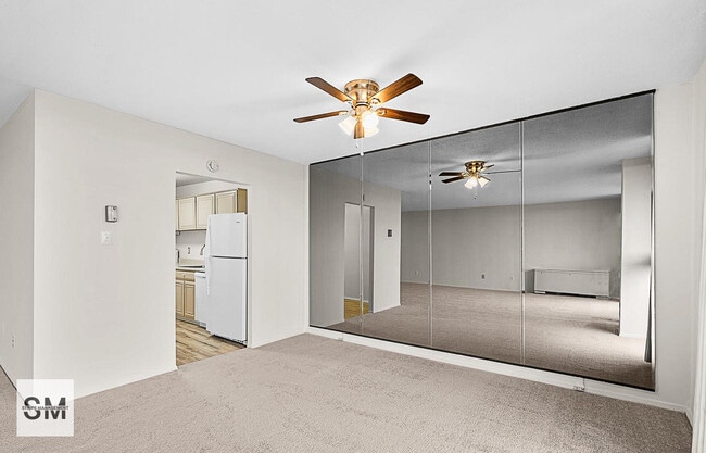 Building Photo - 6100 Westchester Park Dr