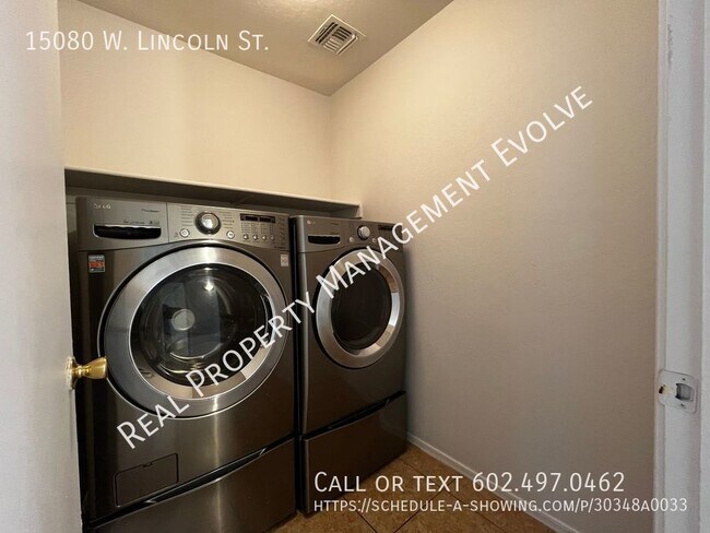 Building Photo - Goodyear Home With Lots of Amenities!!