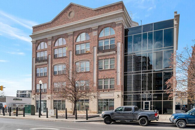 Building Photo - Stunning Down Town Condo in Secure Building