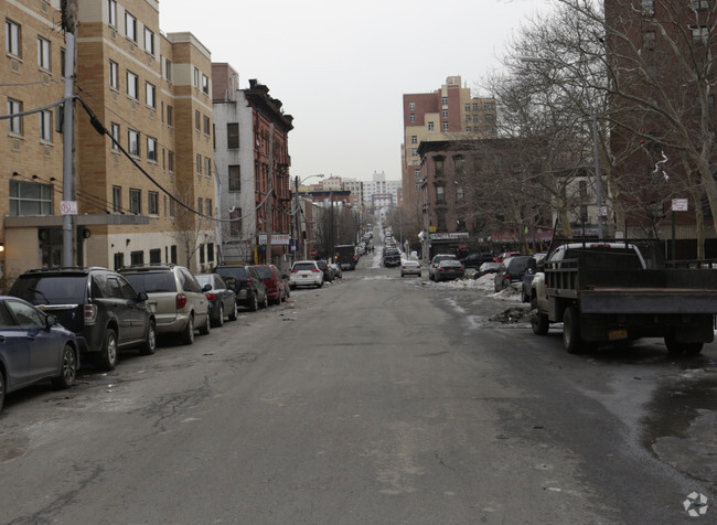 Building Photo - Courtlandt Avenue Apartments