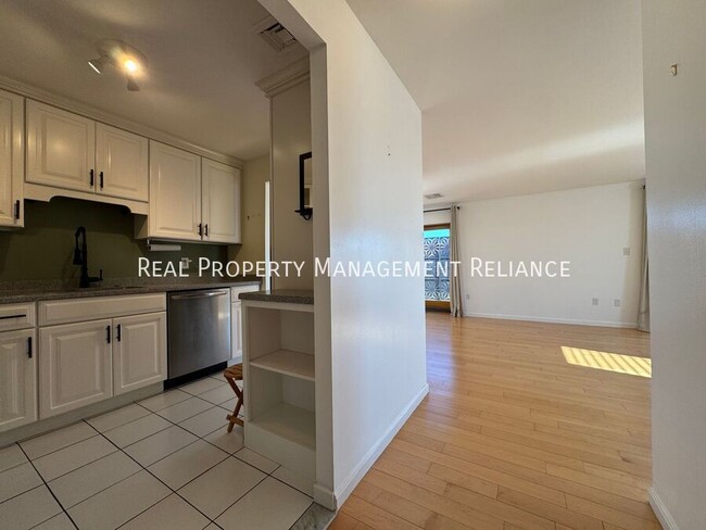 Building Photo - 20 Central St