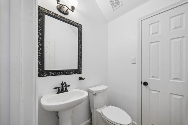 Building Photo - 4601 Mimosa Dr